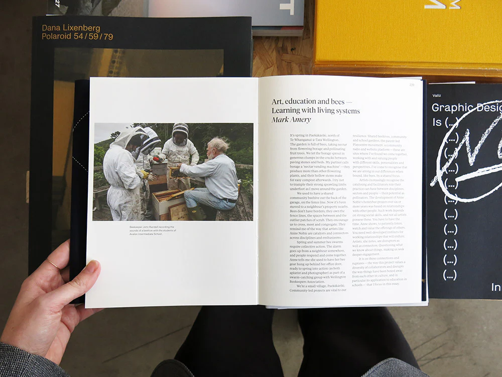 Anne Noble āĀ ConversÄtiÅ: In the Company of Bees - Image 8