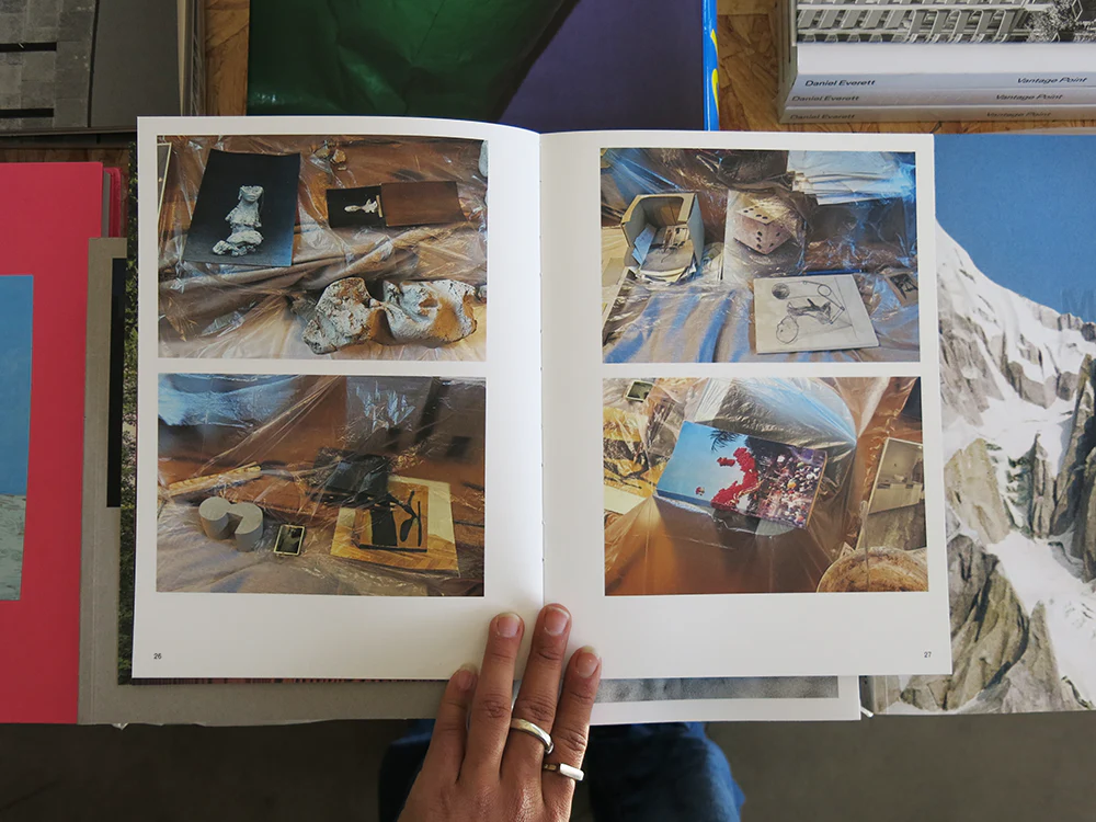Mark Manders – House with All Existing Words. An exhibition in Juliaan Lampens’s Woning Van Wassenhove - Image 6