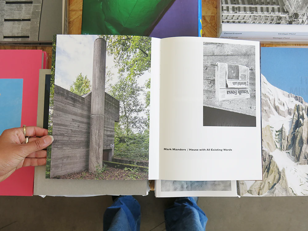 Mark Manders – House with All Existing Words. An exhibition in Juliaan Lampens’s Woning Van Wassenhove - Image 9